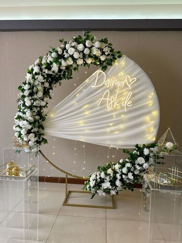 Bayram bəzəkləri: Dairəvi metal dekor arkası və tematik şar kompozisiyaları - Qızıl — 10