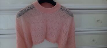 džemper i košulja: Novi ZARA crop top džemper- M (170/88A). Rupičast, roze boje