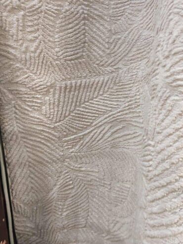 Tepisi i prostirke: TEPIH — 9