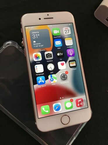 Apple iPhone: IPhone 7, Б/у, 128 ГБ, Золотой, Наушники, Зарядное устройство, Защитное стекло, 93 %