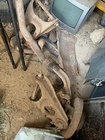 Передние фары: Предлагаются различные автомобильные запчасти, включающие задние — 7