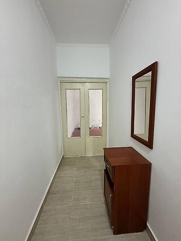 сколько стоит парковочное место: 1 комната, 27 м², 1 этаж, Косметический ремонт — 5