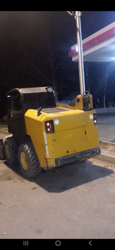 disk təkər type 0 per page 40: Sürüşdürmə yükləyicisi (skid-steer loader) - Rəng: sarı/qara korpus -