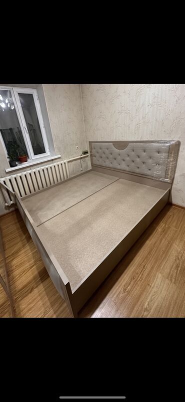 деревянный кровать: Двуспальная Кровать, Б/у