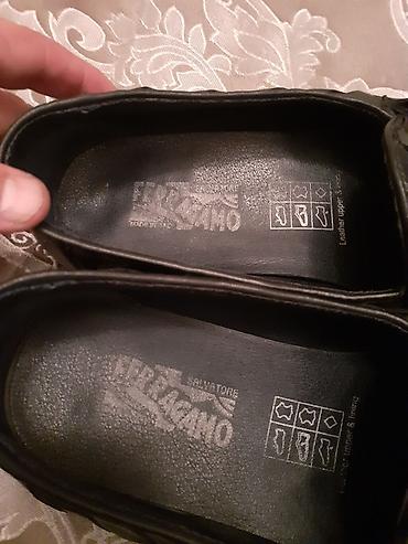 ugi ayakkabi: Gencede satilir ici colu deri Ferragamo brendi ayaqabi Turkiye — 4