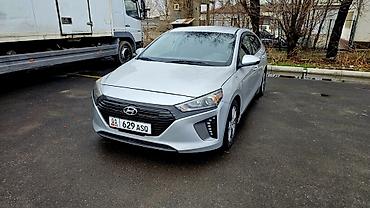 Toyota: Toyota Prius: 2018 г., 1.6 л, Вариатор, Гибрид, Хэтчбэк — 3
