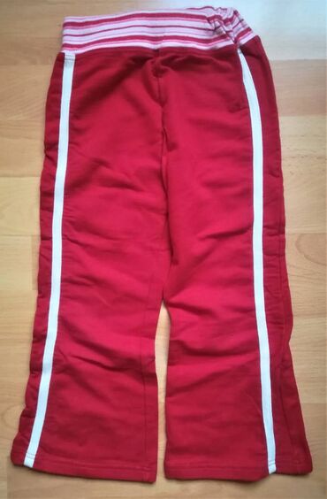 193 oglasa | lalafo.rs: Pamučne pantalone-trenerke vel 3/94 crvene boje sa belim linijama