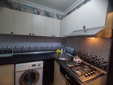 Uzunmüddətli kirayə mənzillər: 3cu mk 5in 5 5ci mər 1otaqlı içi əşyalı ev kira verilir 320 AZN dövlət — 6