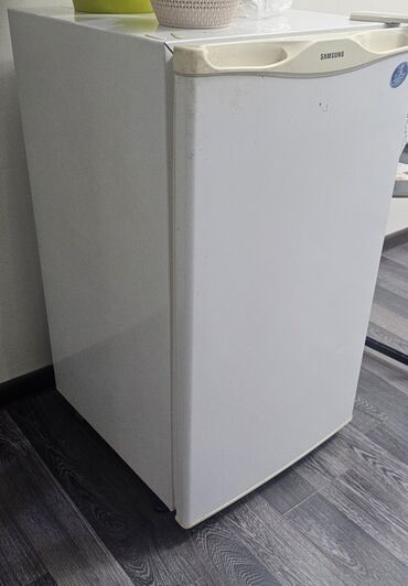 маленький холодилник: Холодильник Samsung, Б/у, Минихолодильник