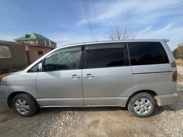 Toyota: Toyota Voxy: 2003 г., 2 л, Автомат, Бензин, Минивэн — 2