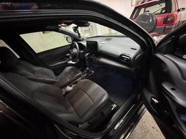 Toyota: Toyota Yaris: 1.5 l. | 2023 έ. SUV/4x4 — 9