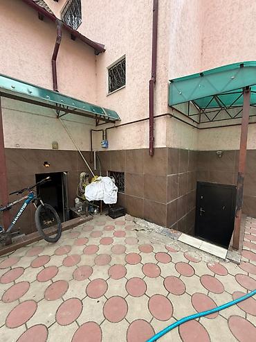 Продажа коттеджей и домов: 🏡 Продаётся: 2-этажный особняк с подвалом — 400 м² 📍 Локация: Бишкек — 20