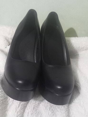 Toy paltarları və aksesuarları: 35 azn satılır hündür dabandı almışam heç geyinilmiyib təcili satılır