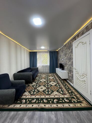 токтогула бейшеналиева: 2 комнаты, 42 м², Хрущевка, 1 этаж, Евроремонт