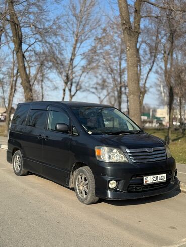 Toyota: Toyota Voxy: 2002 г., 2 л, Автомат, Бензин, Минивэн