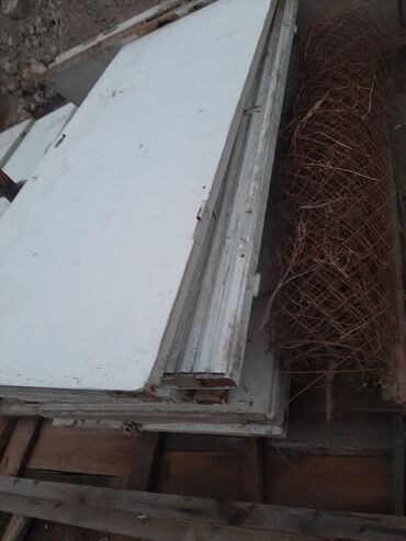 metbex ucun qab qacaq: Məhsul: Tikinti materialları dəsti Tərkib: - Bir neçə ədəd iri ölçülü