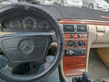 Mercedes-Benz: Mercedes-Benz A 210: 1996 г., 2 л, Механика, Бензин, Седан