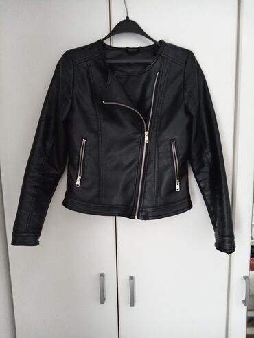 crna perjana jakna s jedna postava unutras: Janina jakna od eko-kože u broju 36, može i slabiji 38 Nošena par