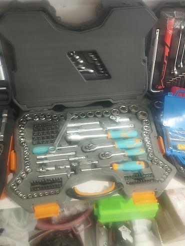 Çoxfunksiyalı qollu alət dəsti – yığcam, möhkəm plastik çemodan