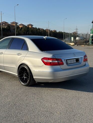 Mercedes-Benz: Mercedes-Benz E 220: 2.2 l | 2011 il Sedan — 16