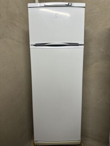 Холодильник Indesit, Б/у, Двухкамерный, De frost (капельный), 60 * 167 * 60