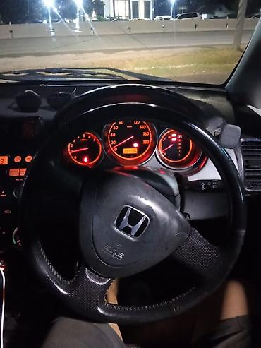 сидения на фит: Honda Fit: 2003 г., Автомат, Бензин, Хэтчбэк — 6