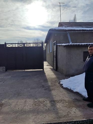 Продажа коттеджей и домов: Продается дом с участком в селе Буденовка (Ысы-Атинский район), рядом — 8
