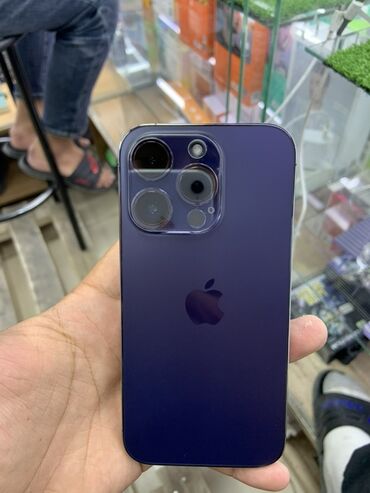 iphone 14 pro в рассрочку без переплат: IPhone 14 Pro, Колдонулган, 256 ГБ, Deep Purple, Коргоочу айнек, Каптама, Бөлүп төлөө менен, 84 %
