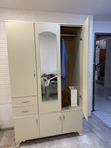 Açılan, 3 qapılı Düz dolab, Dəhliz dolabı