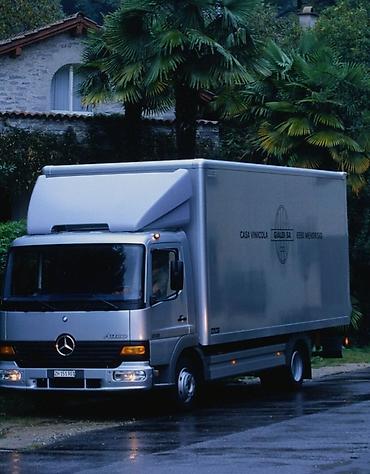 karavan maşınlar: Mercedes-Benz Atego yük maşını – qapalı furqon - Marka/model — 1