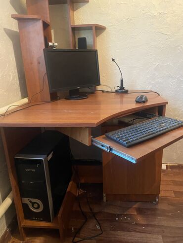 стол для ноутбука: 10 тысяч все в комплекте компьютерный стол