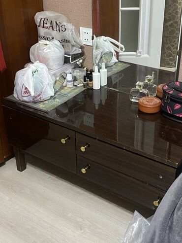 taxta cornupol: Açılmayan, Taxta, Dördbucaq masa