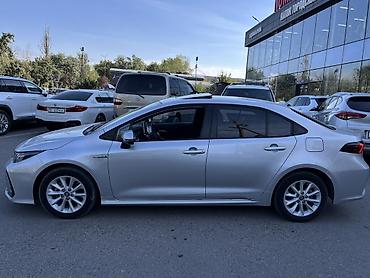 селика: Toyota Corolla: 2020 г., 1.8 л, Автомат, Гибрид, Седан — 4