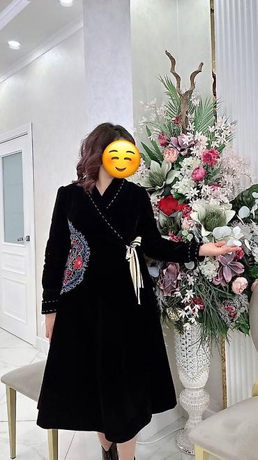 Продам бархатное платье с ручной вышивкой 🌹 * Размер: 46 * Цена: 3500