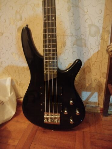 Gitaralar: Продаю бас гитару, довольно новая(покупал 3 месяца назад). Продаю