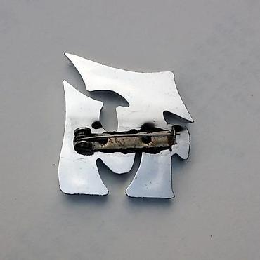 Broševi: Četiri stara broša. Cena za komad 1. FM broš Stari broš. Stilizovana — 3