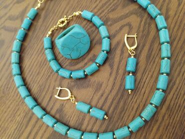 Bijuteriya dəstləri: Türkuz daşlardan hazırlanmış zərgərlik dəsti - Dəst tərkibi: 1 ədəd — 8