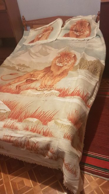 Pastel dəstləri: ● Yataq örtüyü ● 250 x 210 ölçüdə zərif zərli sapla işlənmiş — 9