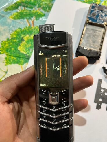 Vertu: Vertu Signature Touch, rəng - Boz, Düyməli — 9