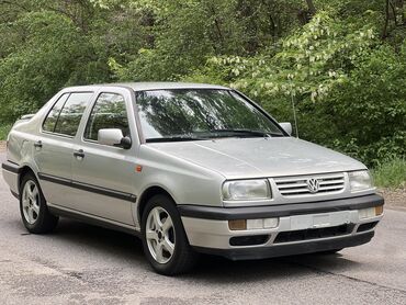 сумка для мото: Volkswagen Vento: 1992 г., 2 л, Механика, Бензин, Седан