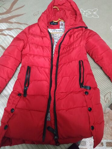 Куртки: Женская куртка L, цвет - Красный
