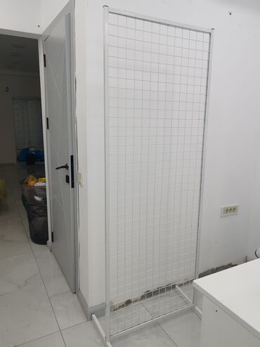 Setka vitrinləri: Mağaza üçün avadanlıq dəsti - Divar üçün metal tor panellər: Ağ — 6