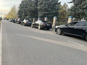 karakol: Легковое авто, Пункт назначения: Аэропорт Манас, Количество мест: 4, Лицензия №: ЮПП Б-148 — 2