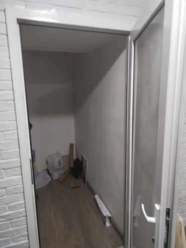 Ofislər: Bu ofis sahəsi Bakının mərkəzində, "Gənclik" metrosunun yaxınlığında