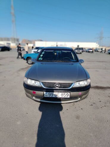 opel masini: Opel Vectra: 1.8 l | 1997 il 497000 km Sedan