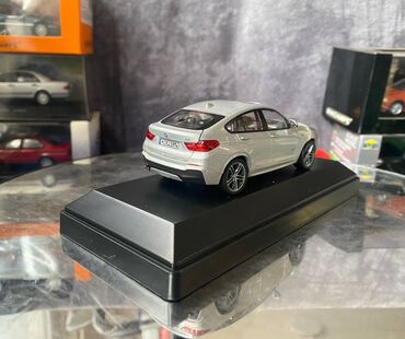Avtomobil modelləri: Коллекционная модель BMW X4 series F26 Melbourne Silver 2015 Dealer — 16