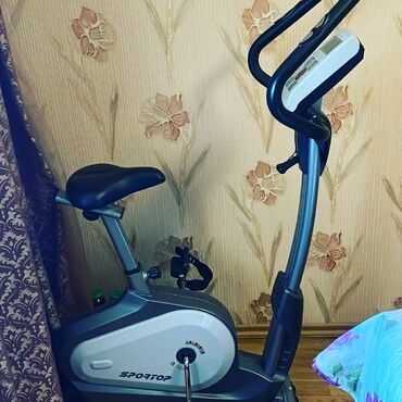 Velotrenajorlar: Sportop firmasının velosiped trenajoru, ev şəraitində idmanla məşğul