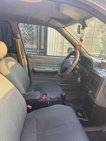 sedan maşınlar: Saipa 132: 1.3 l. | 2009 il | 30000 km. Sedan
