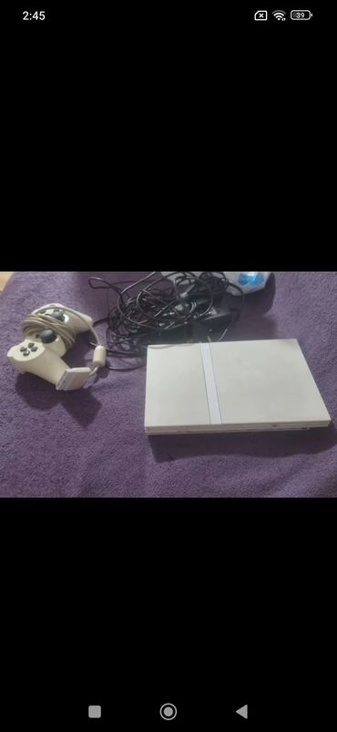 PS2 & PS1 (Sony PlayStation 2 & 1): Ağ rəngdə Sony PlayStation 2 oyun konsolu və onunla birlikdə bir ədəd lalafo.az -da PS2 & PS1 (Sony PlayStation 2 & 1): Ağ rəngdə Sony PlayStation 2 oyun konsolu və onunla birlikdə bir ədəd