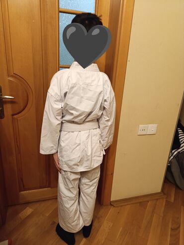 (karate kimano)orta səviyyədə islənsədə çox səliqəli işlənilib 9-10-11